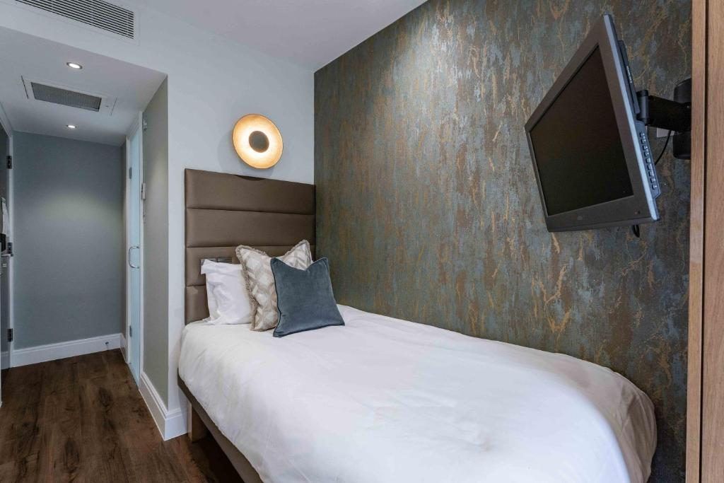 Superior Single Room at The Jade Hotel